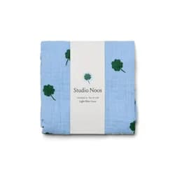 Studio Noos Swaddle zavinovačka Print Medium Light Blue Clover